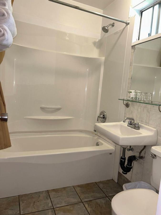 Dolphin Motel Tofino Ngoại thất bức ảnh