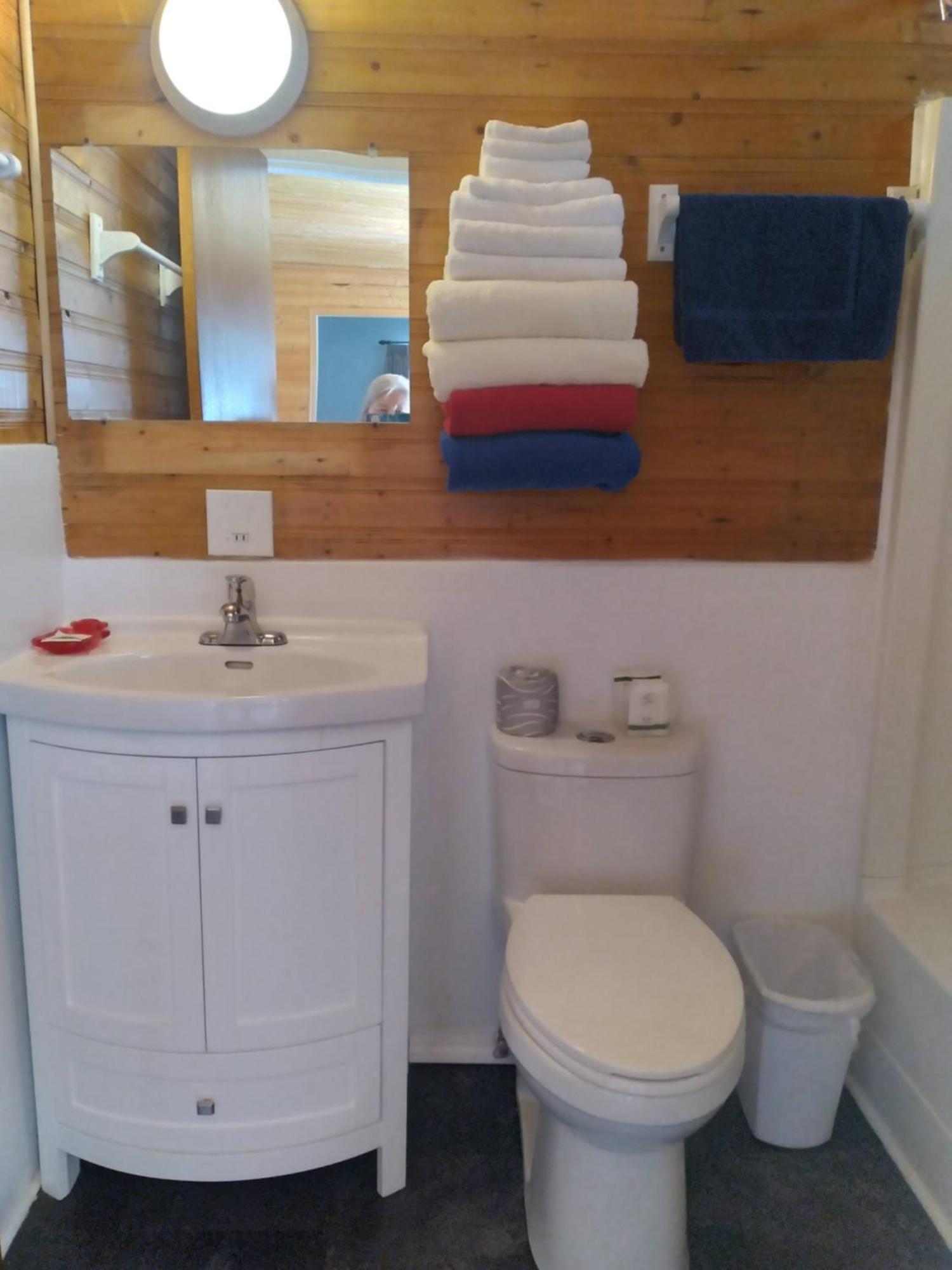 Dolphin Motel Tofino Ngoại thất bức ảnh