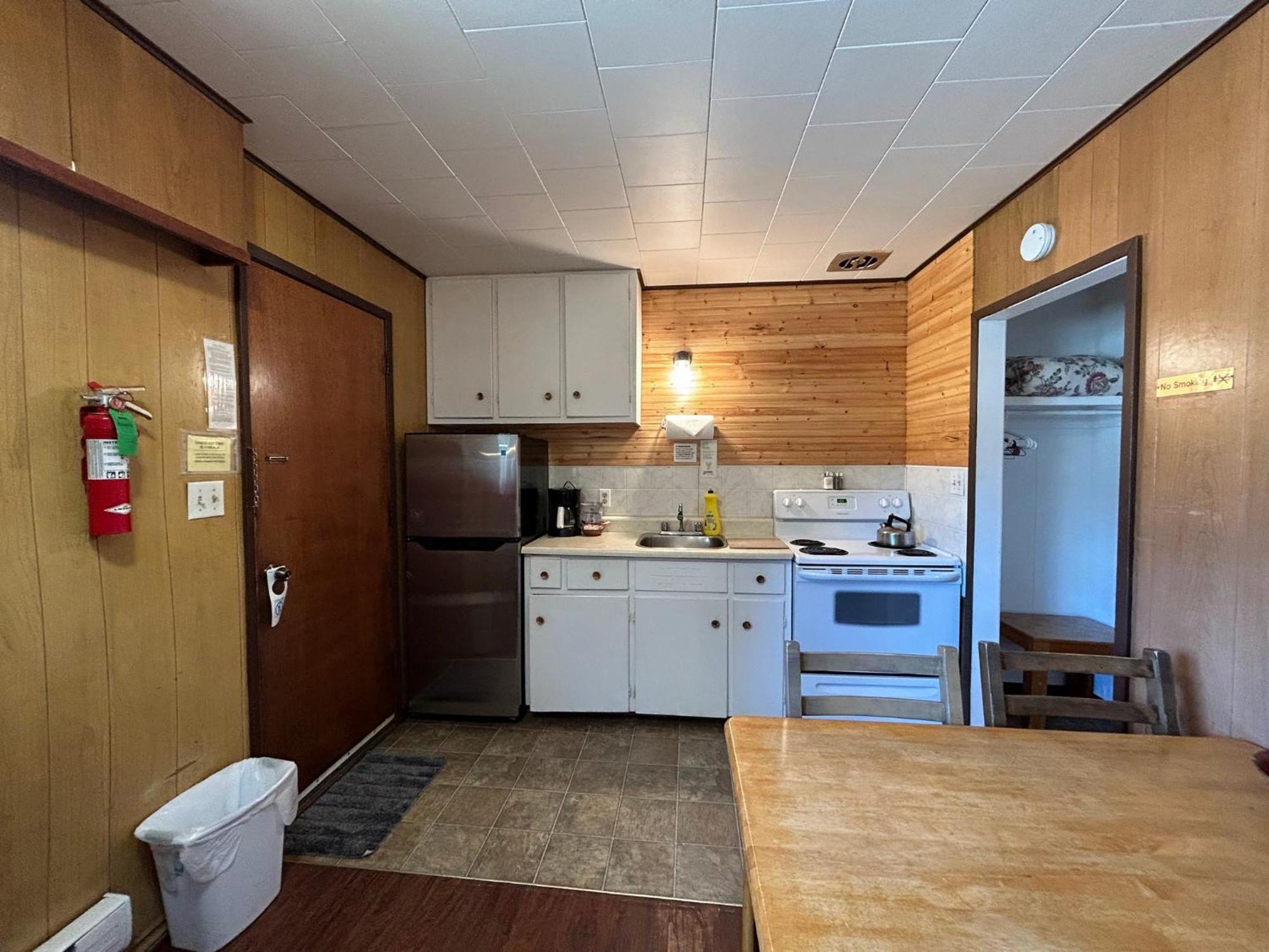 Dolphin Motel Tofino Ngoại thất bức ảnh