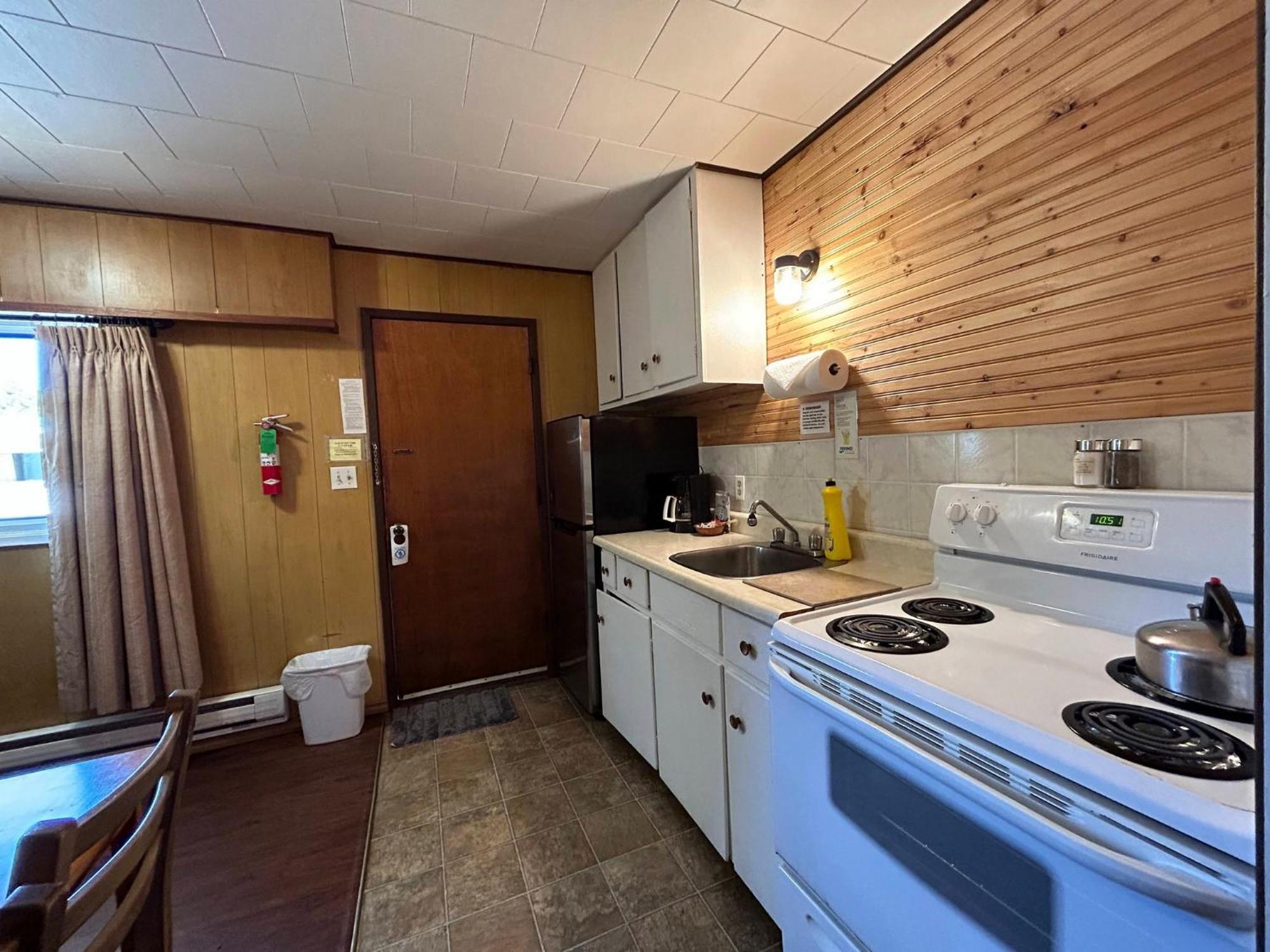 Dolphin Motel Tofino Ngoại thất bức ảnh